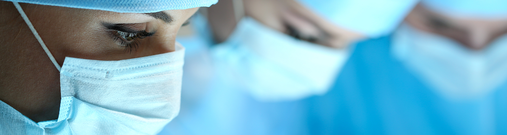 Ein OP-Team bei der Arbeit.