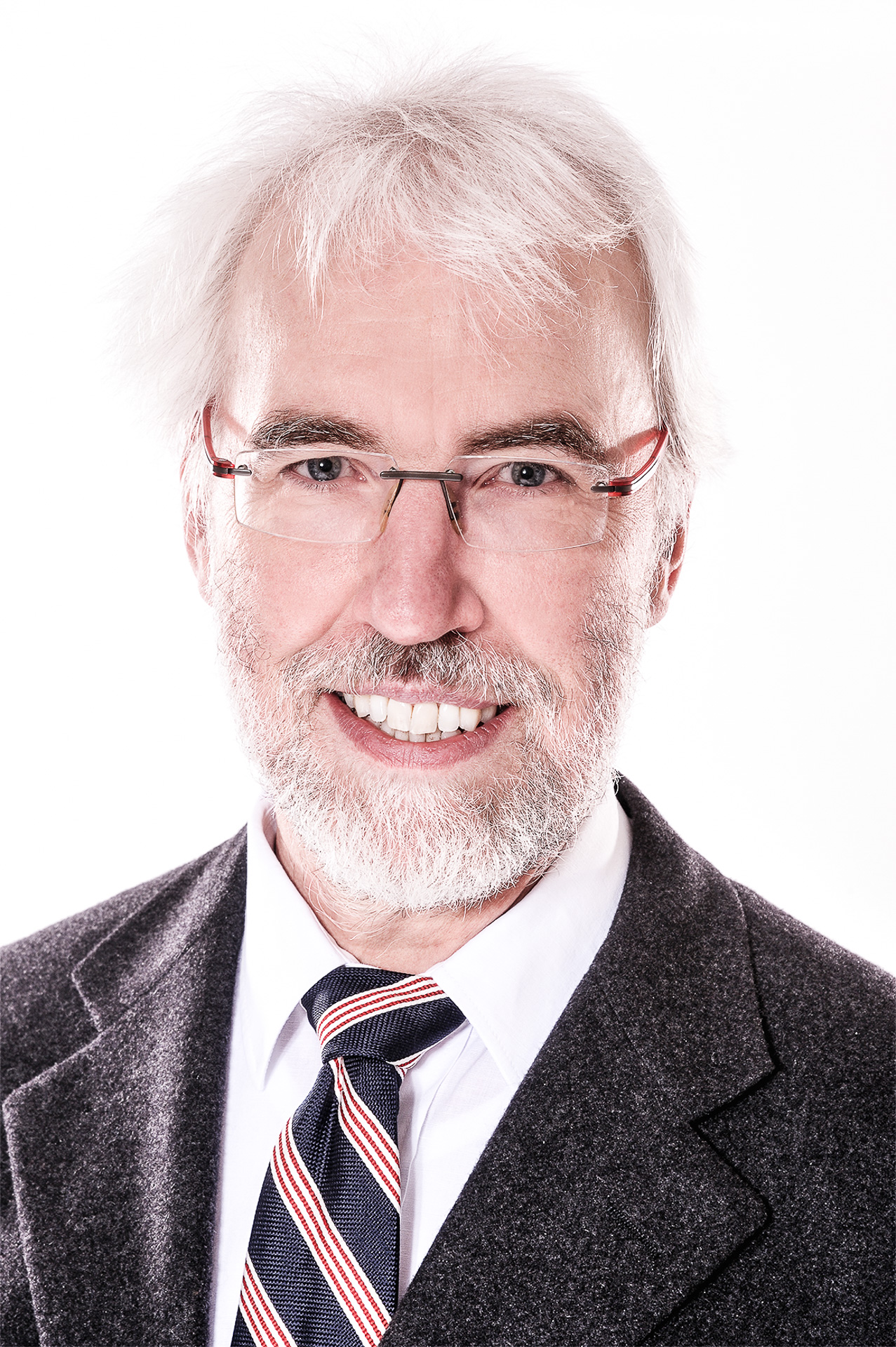 Porträtfoto Chefarzt der Palliativeinheit.