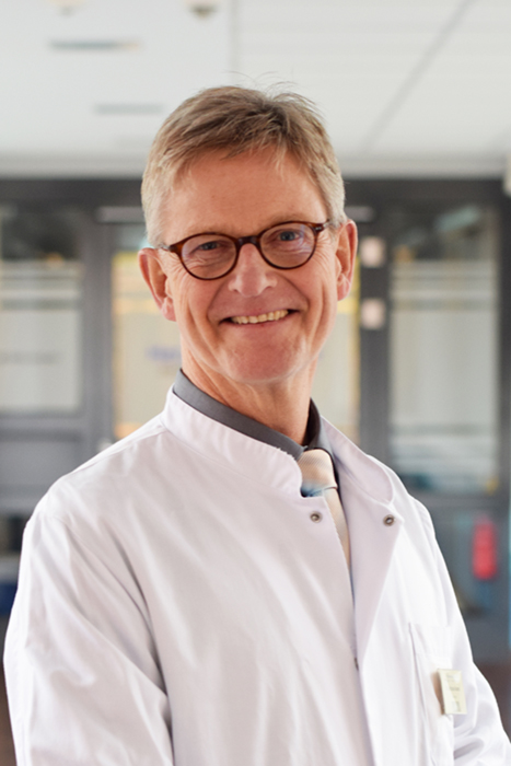 Porträtfoto von Dr. Abend.