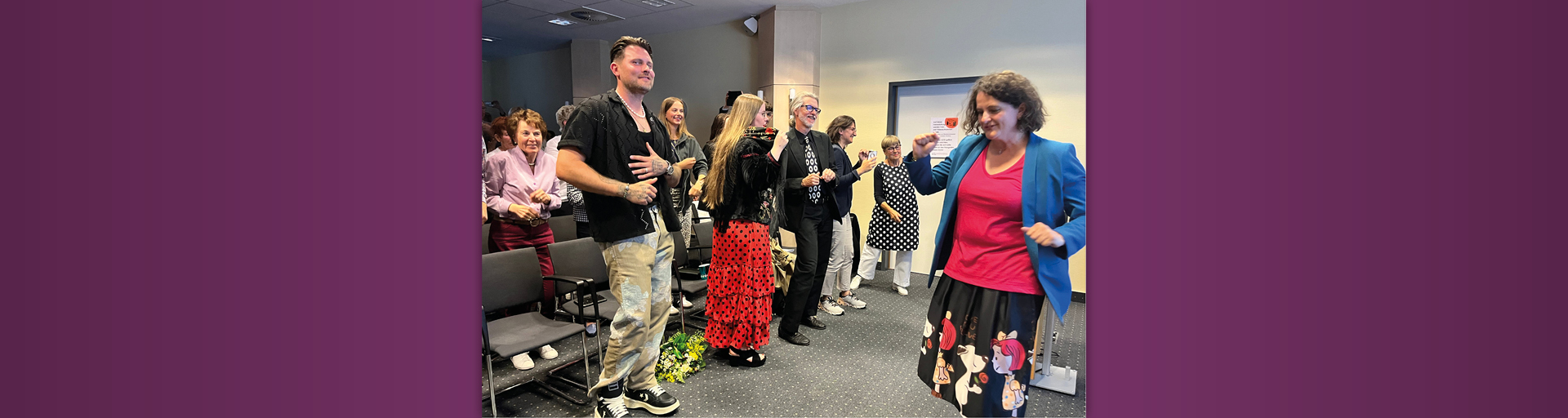 Zum Artikel: Gemeinsam stark: Künstler und Ärztin im Heidekreis-Klinikum schaffen mit Tanztherapie kleine Wunder